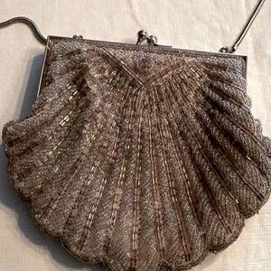 Pretty beaded evening bag with chain